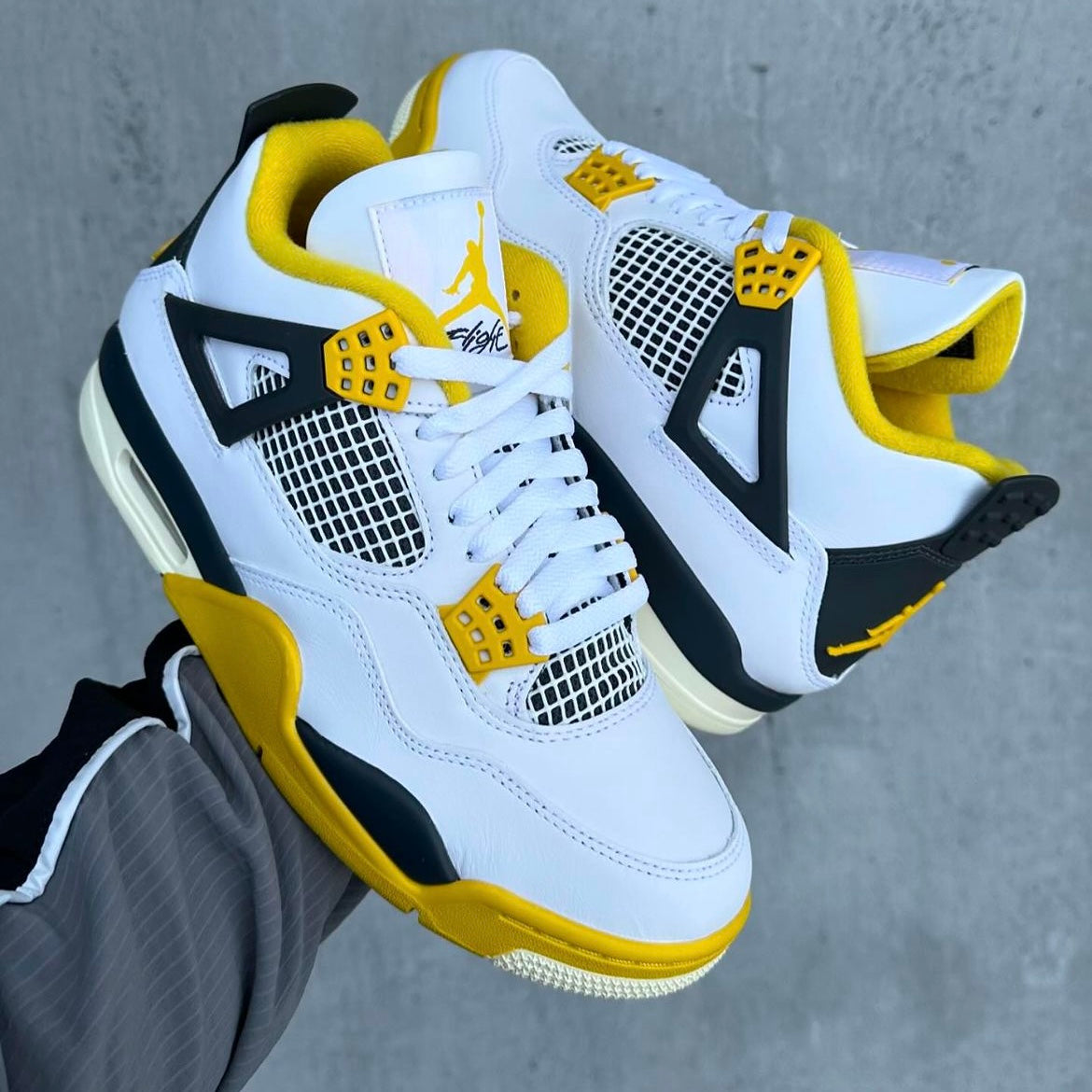 JORDAN 4 