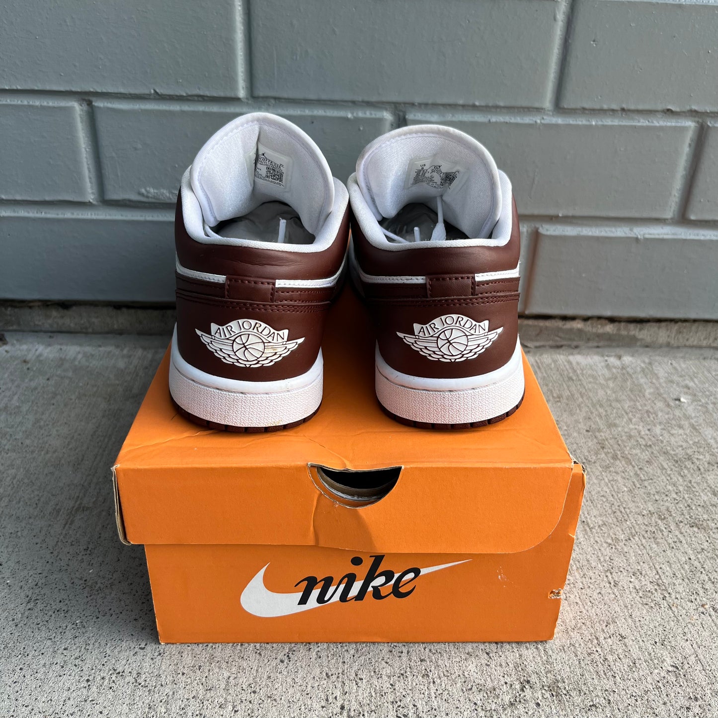 JORDAN 1 LOW "CHOCOLATE" - PRELOVED PAIR (WOMENS US9)