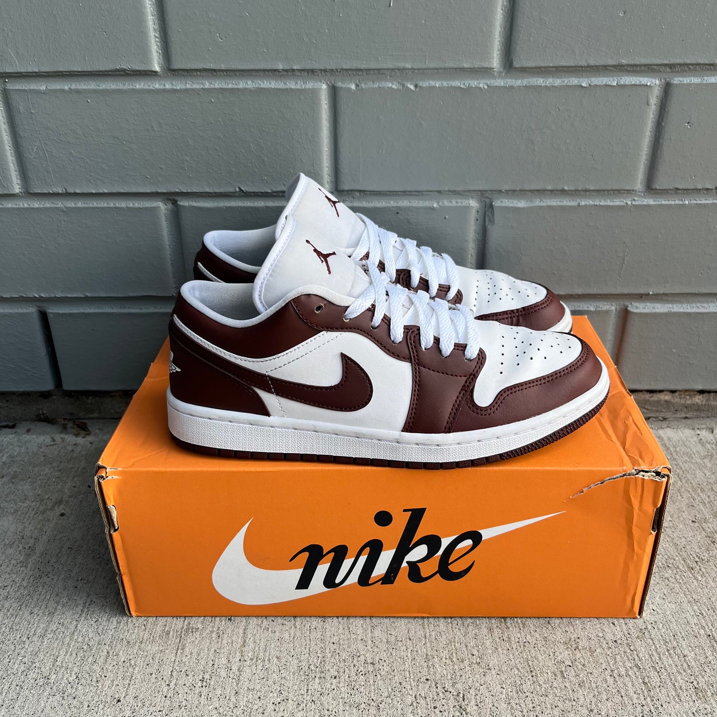 JORDAN 1 LOW "CHOCOLATE" - PRELOVED PAIR (WOMENS US9)
