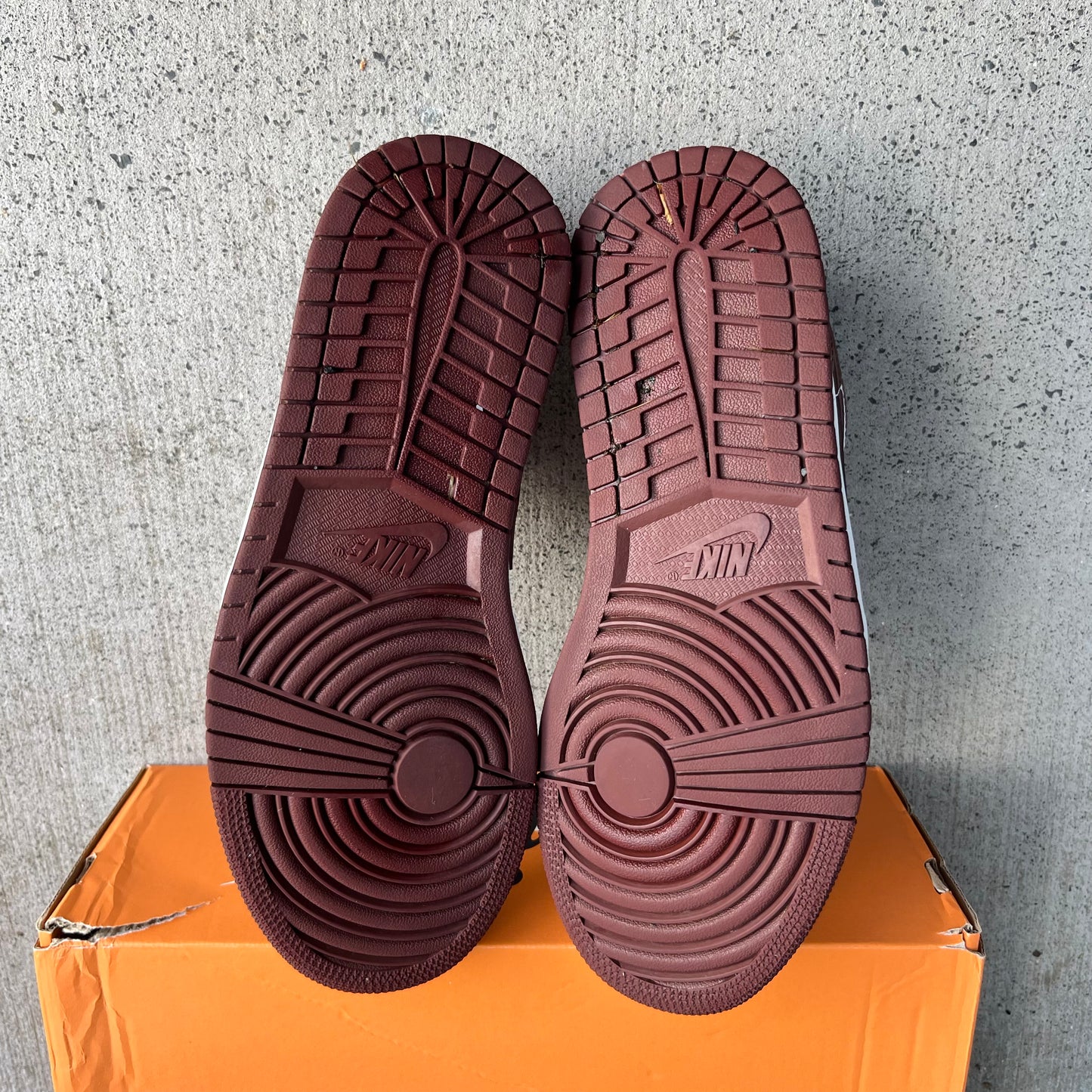 JORDAN 1 LOW "CHOCOLATE" - PRELOVED PAIR (WOMENS US9)