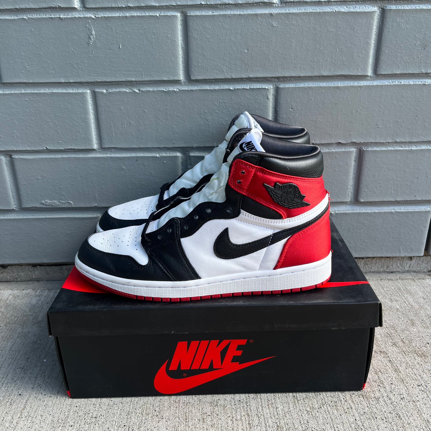 JORDAN 1 HIGH "SATIN BLACK TOE" - PRELOVED PAIR (WOMENS US9.5)