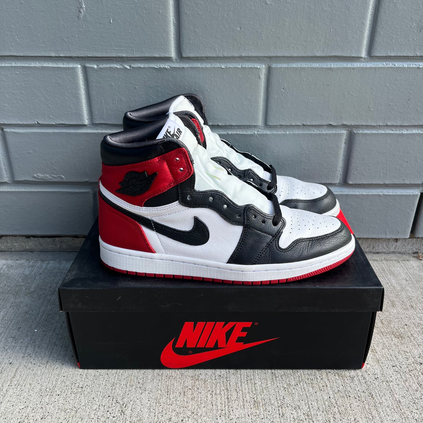 JORDAN 1 HIGH "SATIN BLACK TOE" - PRELOVED PAIR (WOMENS US9.5)