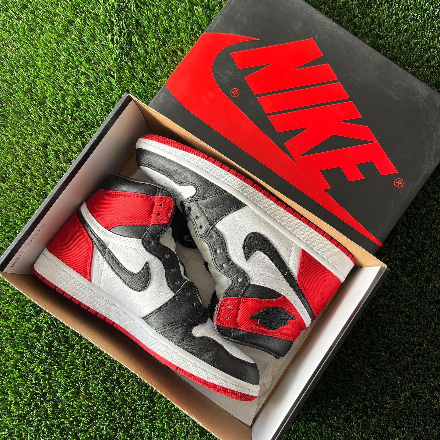JORDAN 1 HIGH "SATIN BLACK TOE" - PRELOVED PAIR (WOMENS US9.5)