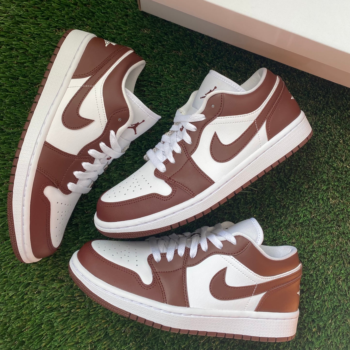 JORDAN 1 LOW "CHOCOLATE" - PRELOVED PAIR (WOMENS US9)