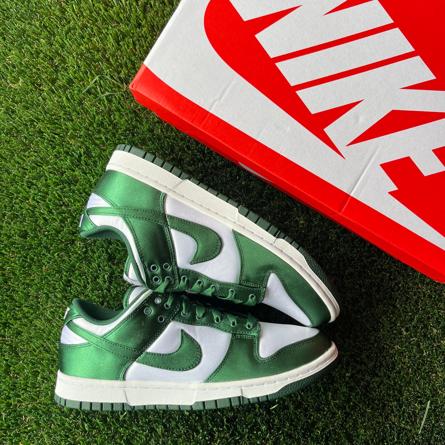 NIKE DUNK LOW “GREEN SATIN”