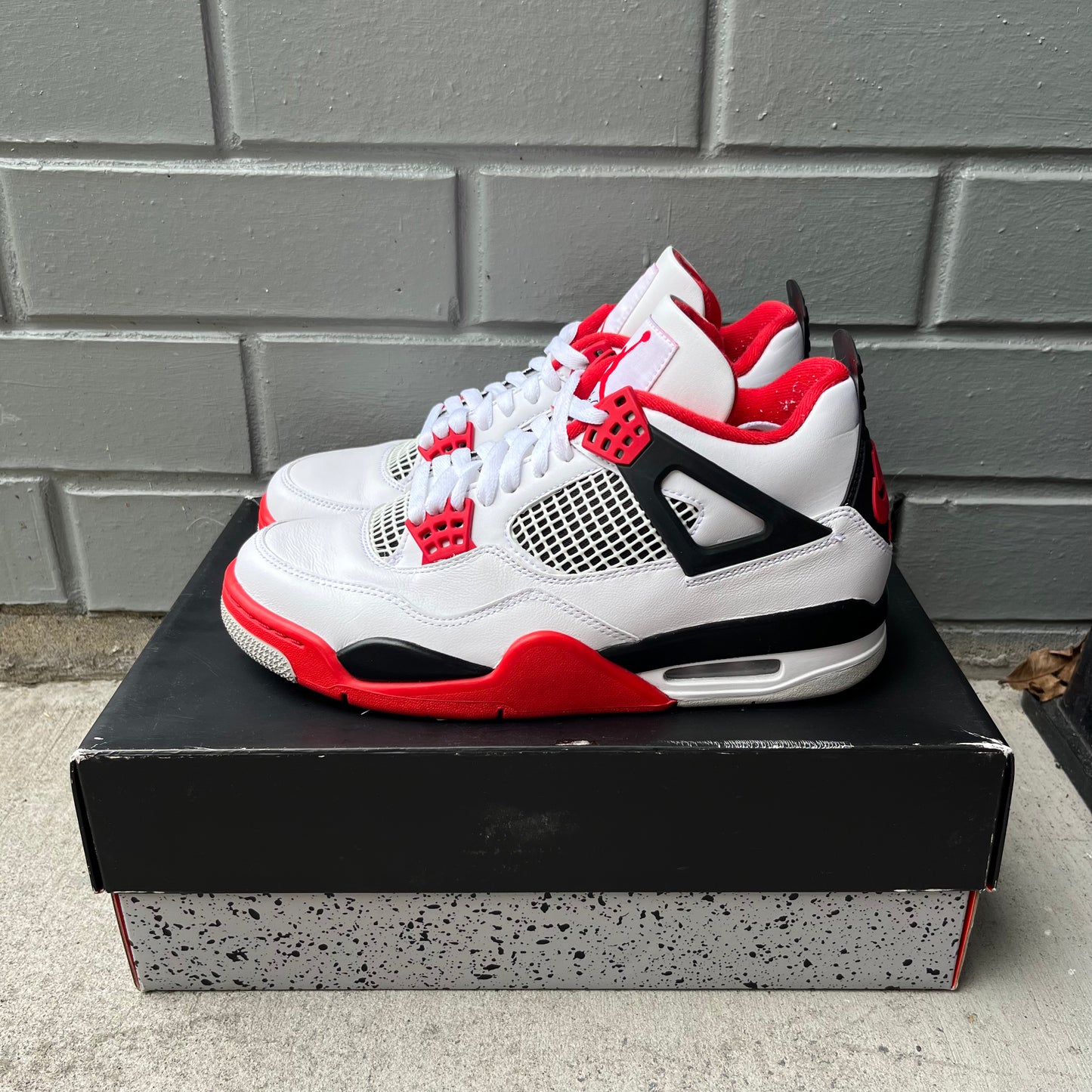 JORDAN 4 "FIRE RED" - PRELOVED PAIR (MENS US8)