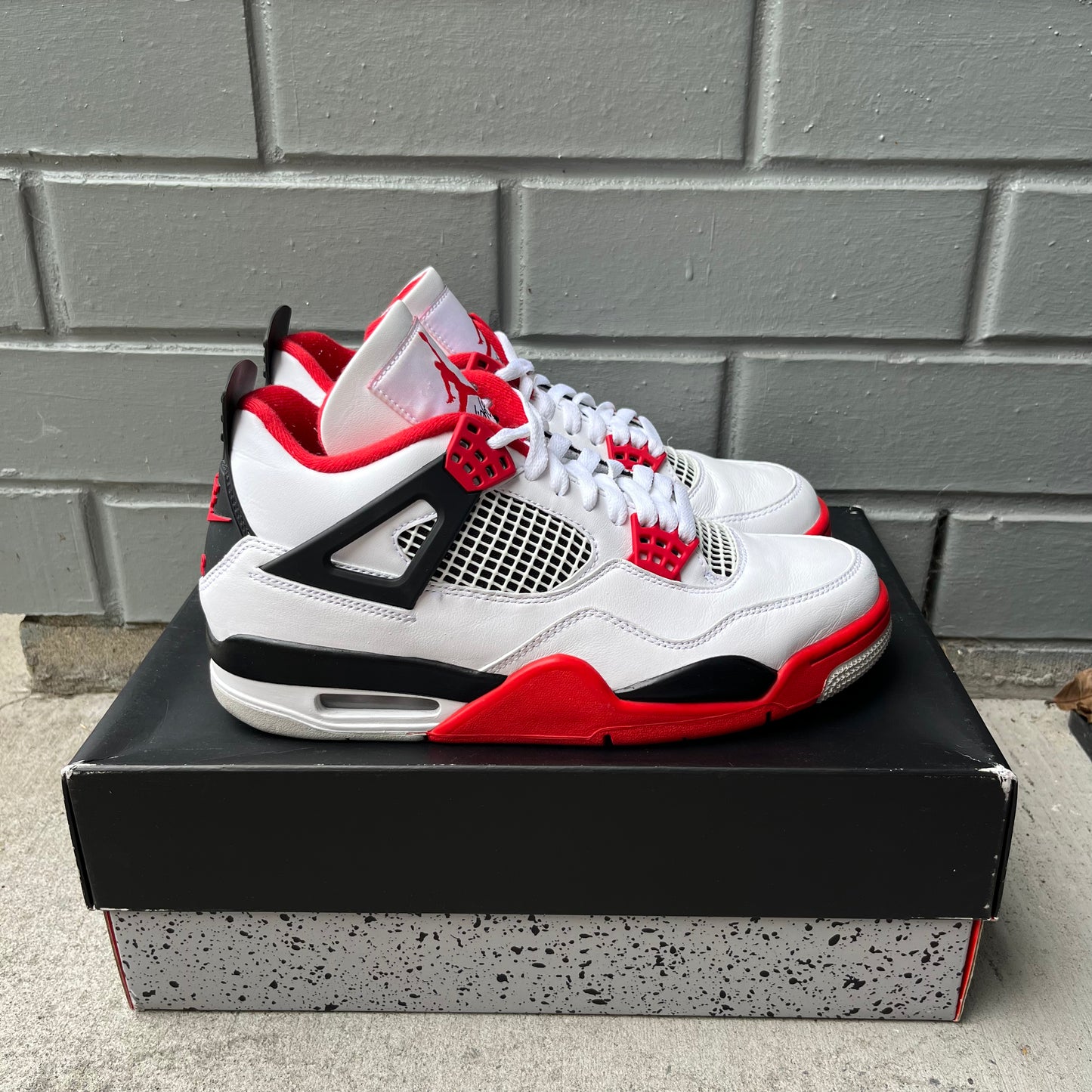 JORDAN 4 "FIRE RED" - PRELOVED PAIR (MENS US8)