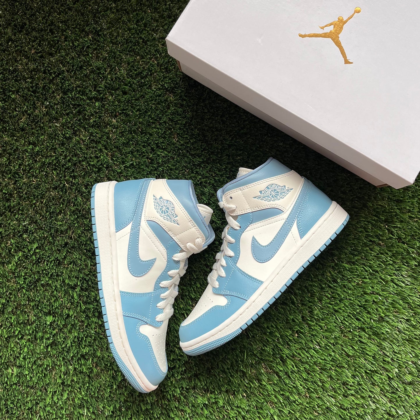 JORDAN 1 MID "UNC"