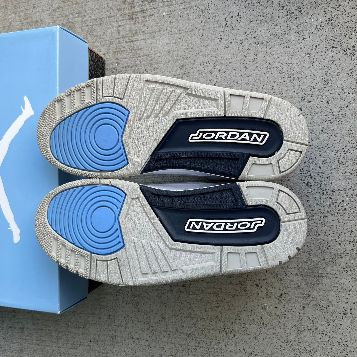 JORDAN 3 "UNC" - PRELOVED PAIR (MENS US9)