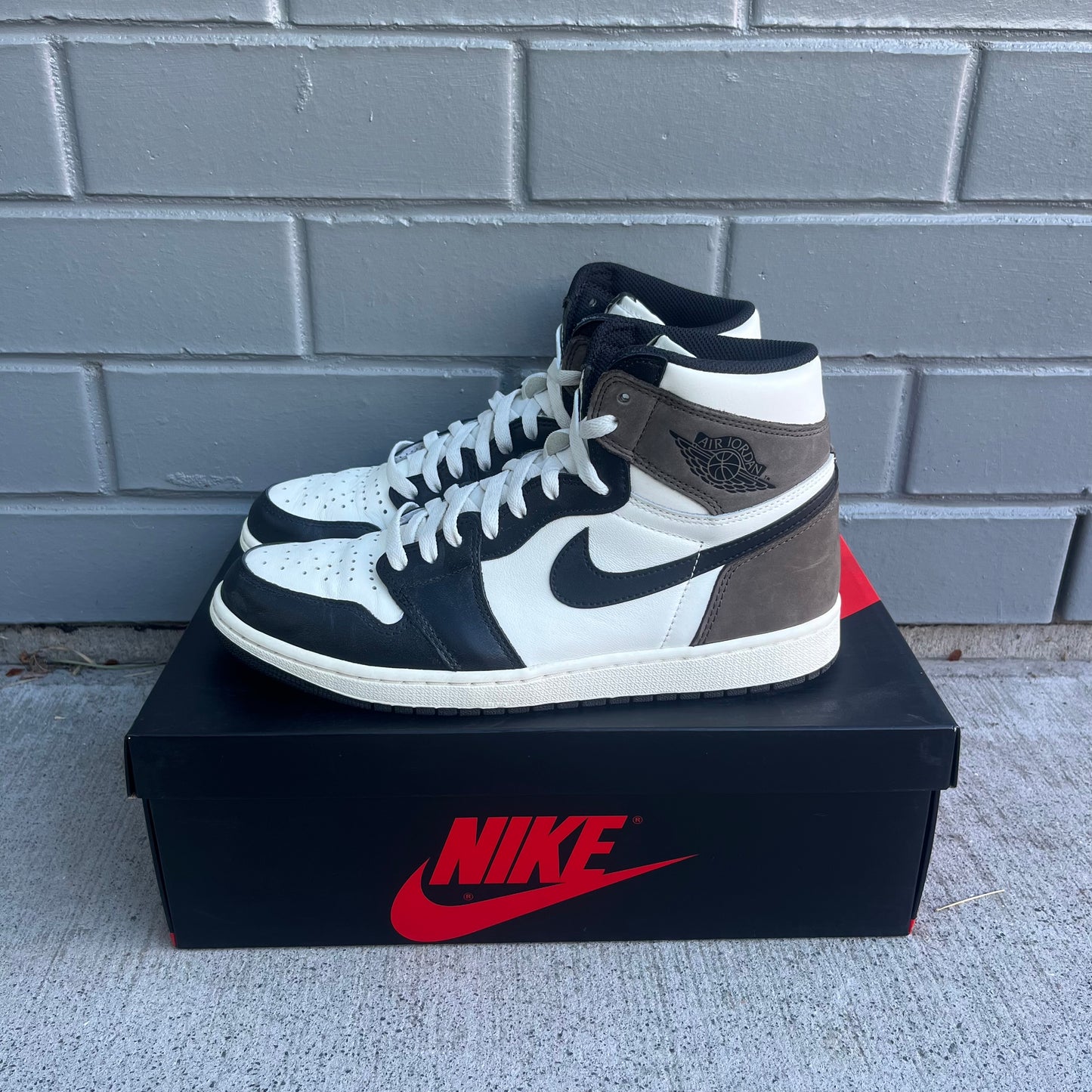 JORDAN 1 HIGH "DARK MOCHA" - PRELOVED PAIR (MENS US10)