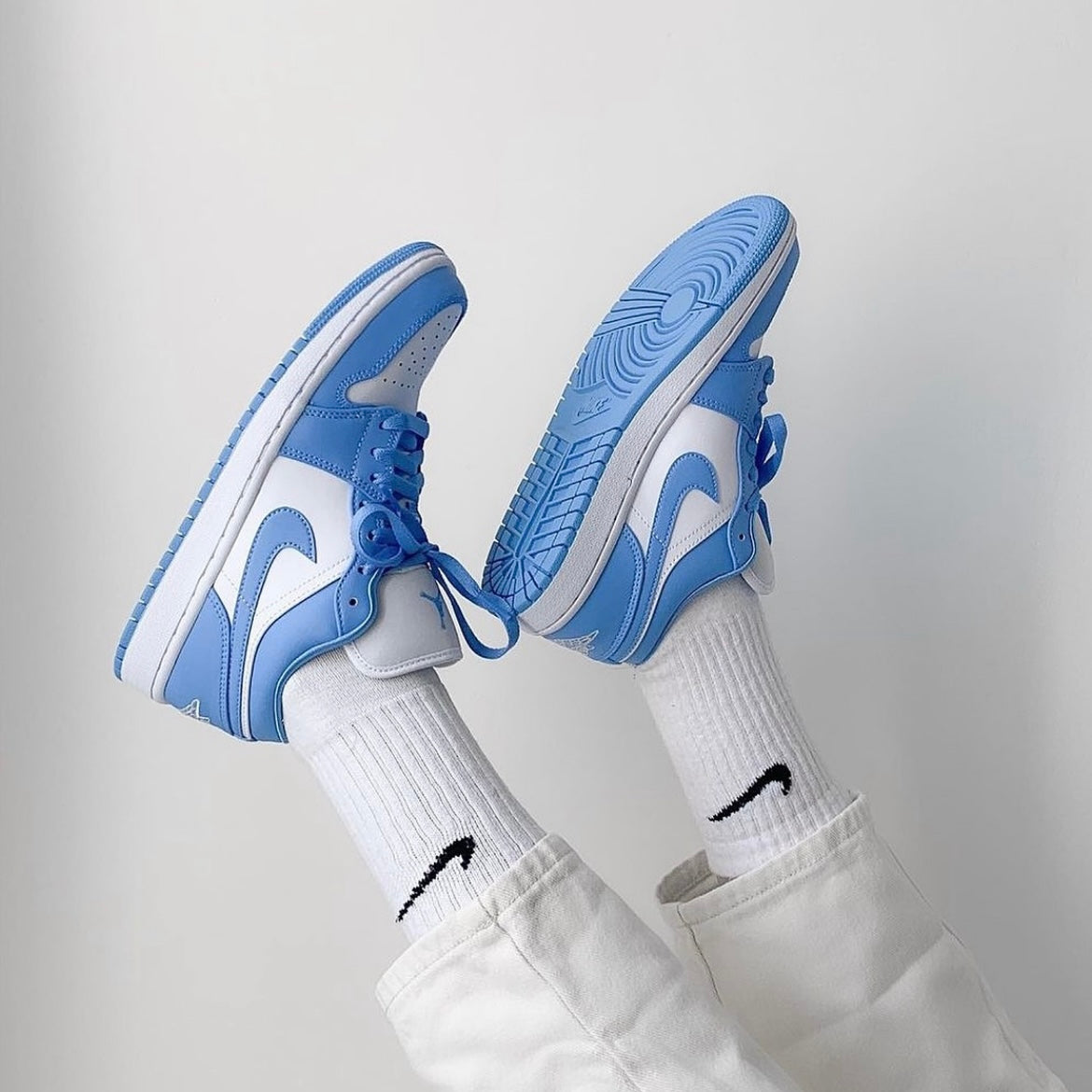 JORDAN 1 LOW "UNC"